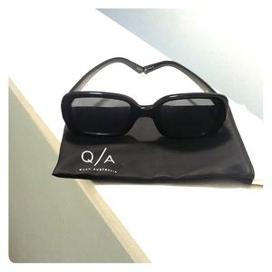 Quay Australia 🇦🇺 black 🕶 style: 20’s